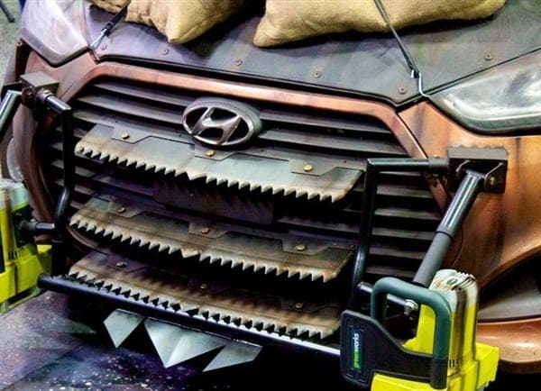 hyundai-veloster-zombie-survival-machine-grille-detail-600-001