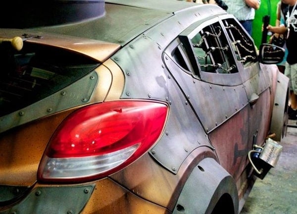hyundai-veloster-zombie-survival-machine-side-detail-600-001