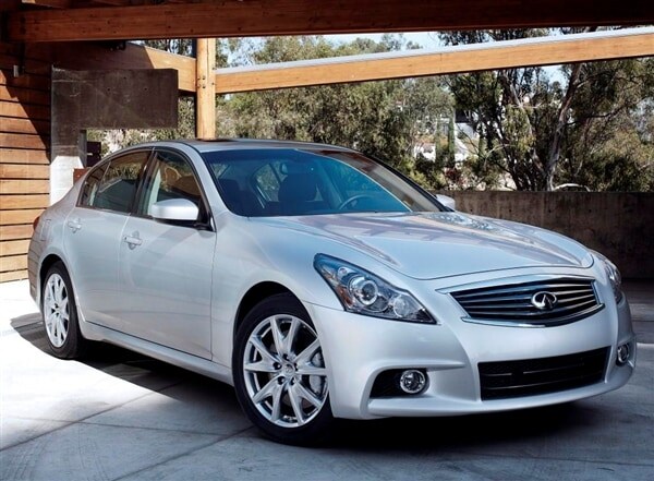 2013-infiniti-g37-sedan-front-static-600-001