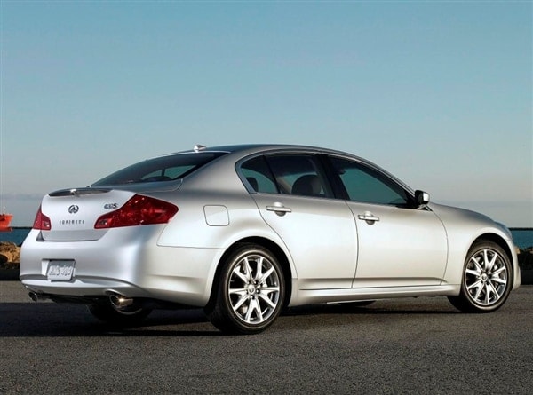 2013-infiniti-g37-sedan-rear-static-600-001
