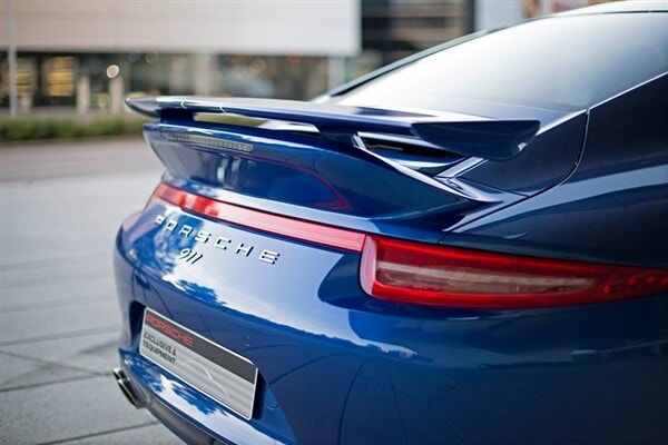 2013-porsche-911-5-milioni-facebook-fans-rear-spoiler-detail-600-001