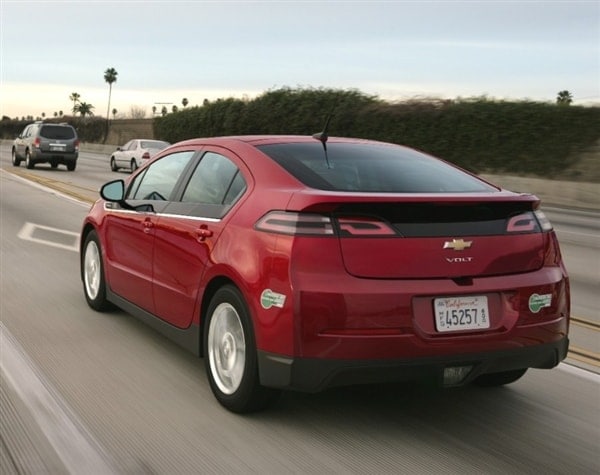 2014-chevrolet-volt-rear-action-hov-lane-600-001
