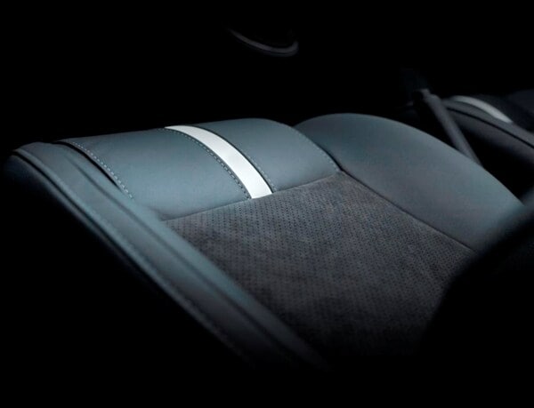 2014-fiat-500c-gq-edition-seat-detail-600-001