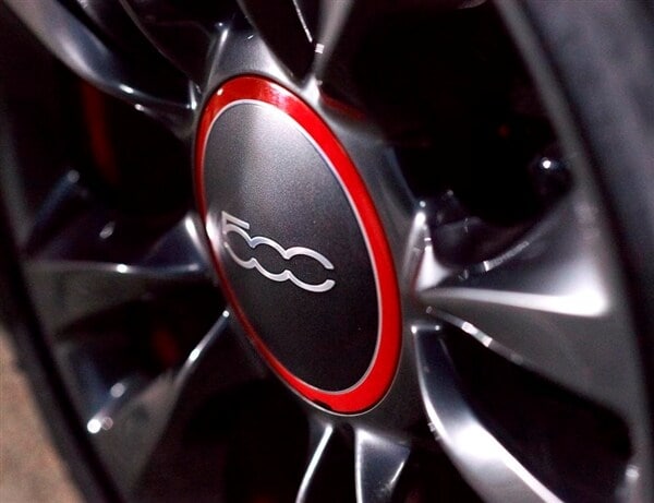2014-fiat-500c-gq-edition-wheel-detail-600-001