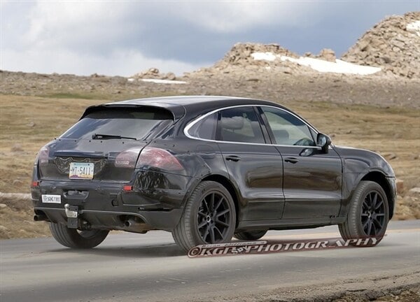2014-porsche-macan-rear-action-600-001