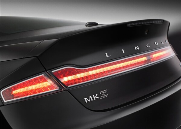 lincoln-black-label-center-stage-deckloid-badge2-600-001