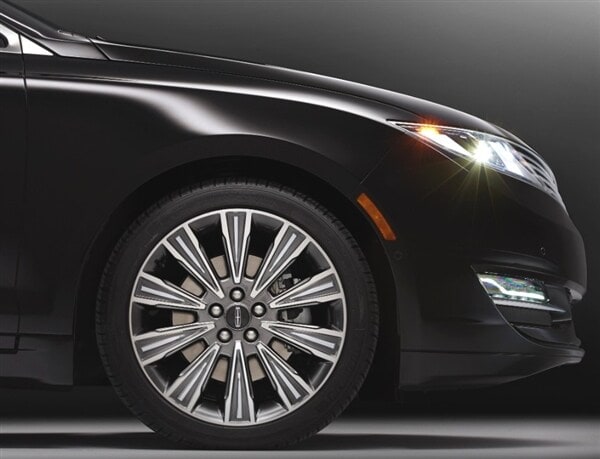 lincoln-black-label-center-stage-wheel-detail-600-001