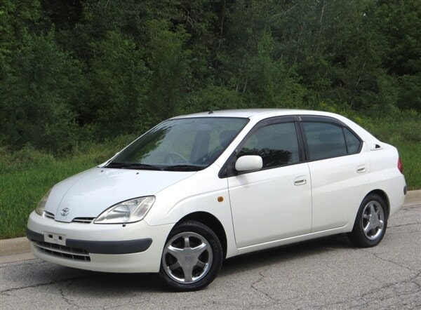 1997-original-prius-rhd-front-static-600-001