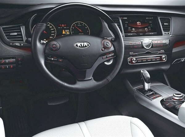 2013-kia-k9-dash-detail2-600-001