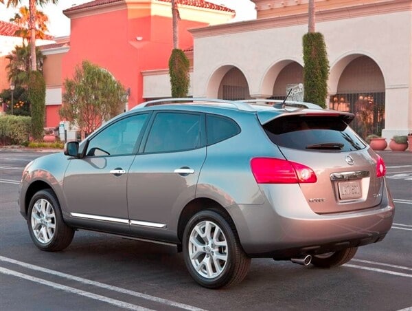 2013-nissan-rogue-rear-static-600-001