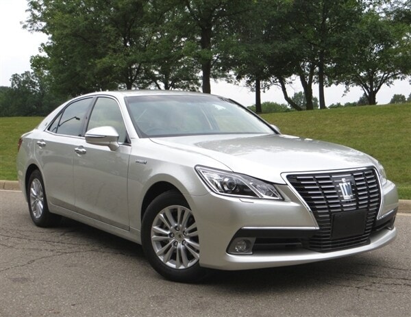2013-toyota-crown-royal-front-static-600-001