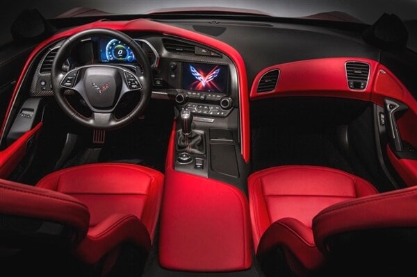 2014-chevrolet-corvette-stingray-coupe-interior-600-001