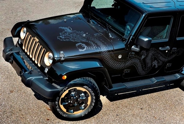 2014-jeep-wrangler-dragon-edition-dragon-decal-detail-600-001