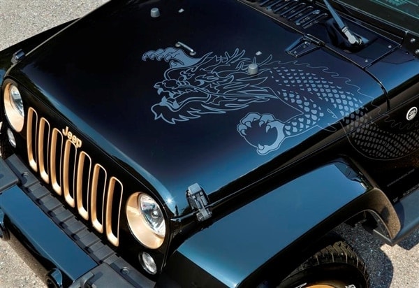 2014-jeep-wrangler-dragon-edition-dragon-decal-detail2-600-001
