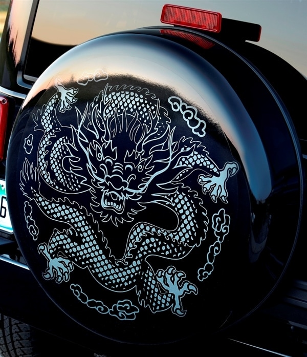 2014-jeep-wrangler-dragon-edition-dragon-decal-tire-cover-600-001