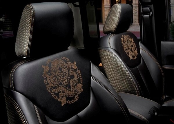 2014-jeep-wrangler-dragon-edition-front-seats-detail-600-001
