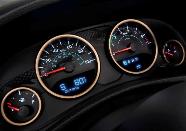 2014-jeep-wrangler-dragon-edition-gauge-detail-600-001
