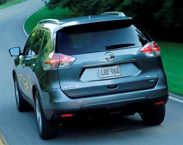 2014-nissan-rogue-rear-action-600-001