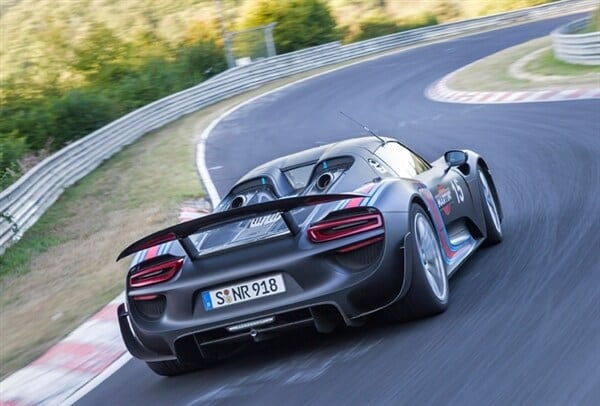 2014-porsche-918-spyder-nurburgring-record2-600-001
