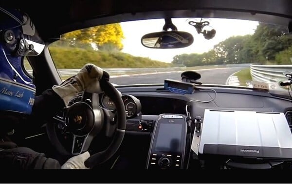 2014-porsche-918-spyder-ring-record2-600-001