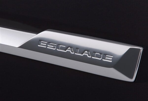 2015-cadillac-escalade-badge-teaser1-600-001