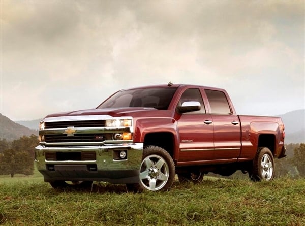 2015-chevrolet-silverado-2500hd-front-static2-600-001