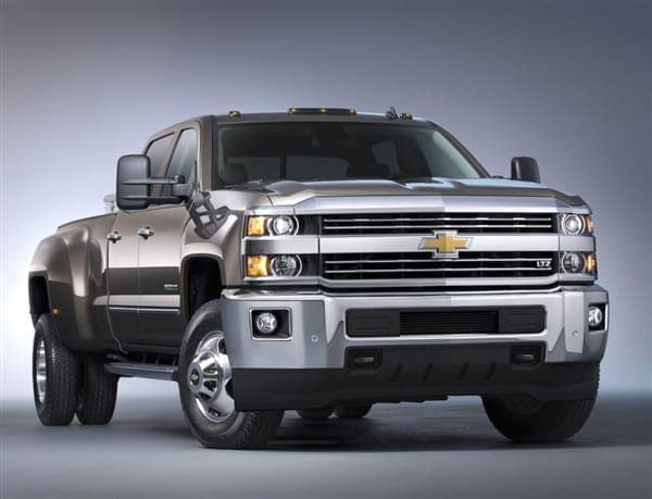 2015-chevrolet-silverado-2500hd-front-static3-600-001