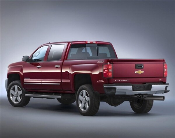 2015-chevrolet-silverado-2500hd-rear-static1-600-001