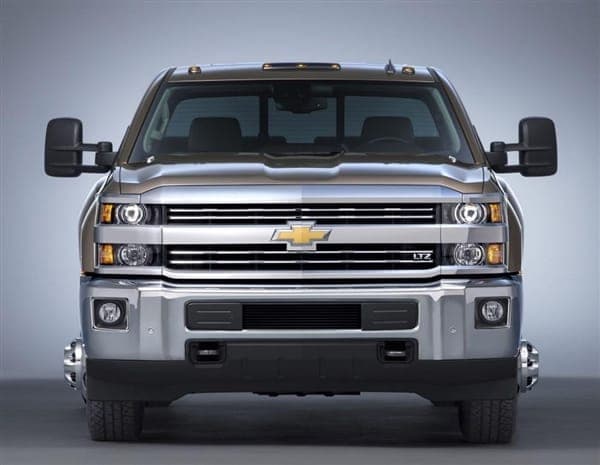 2015-chevrolet-silverado-3500hd-dually-front-head-on-600-001