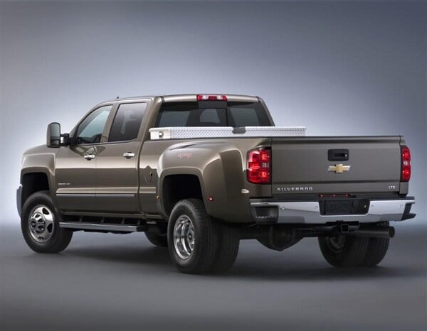 2015-chevrolet-silverado-3500hd-dually-rear-static2-600-001