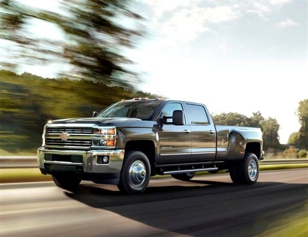 2015-chevrolet-silverado-3500hd-front-action2-600-001