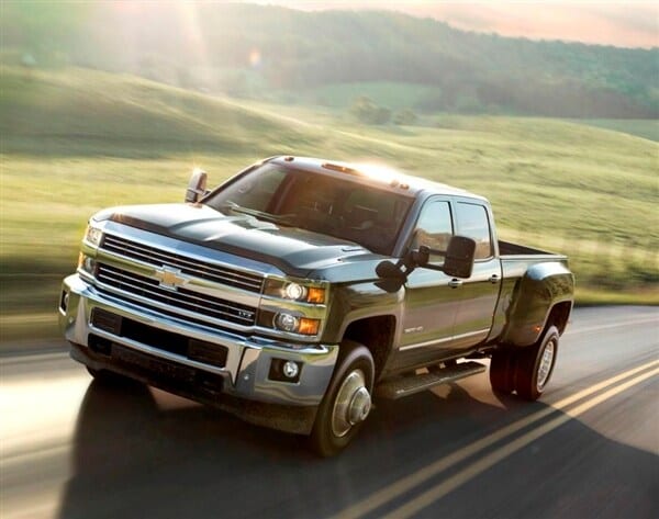 2015-chevrolet-silverado-3500hd-front-action3-600-001