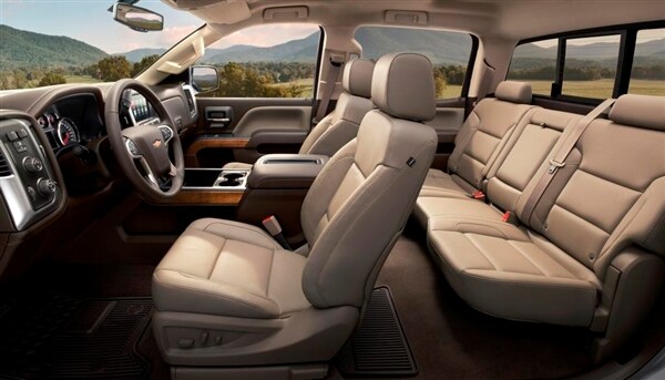 2015-chevrolet-silverado-hd-interior-overall-600-001
