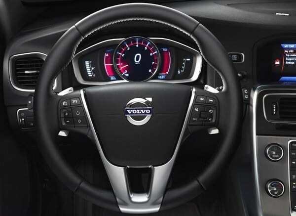 2015-volvo-v60-sportwagon-dash-detail-600-001