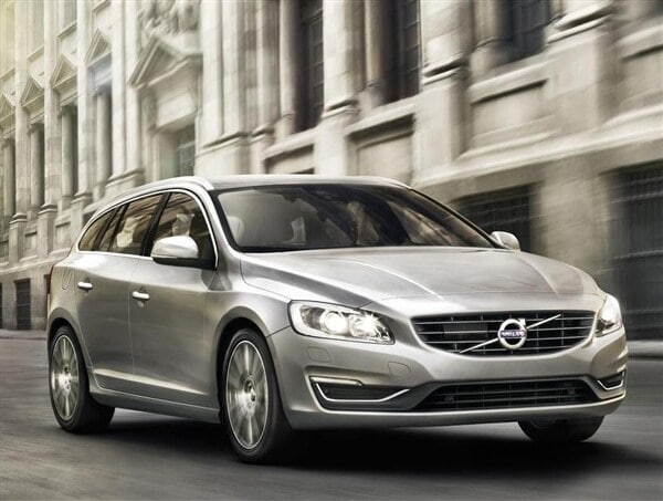 2015-volvo-v60-sportwagon-front-action-600-001