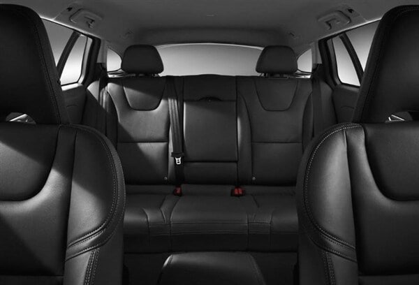2015-volvo-v60-sportwagon-rear-seat-600-001
