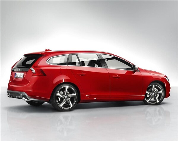 2015-volvo-v60-sportwagon-rear-static-600-001