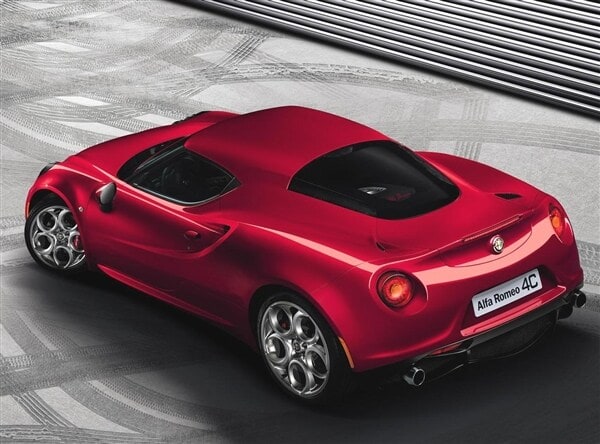 alfa-romeo-4c-overhead-rear-static-600-001