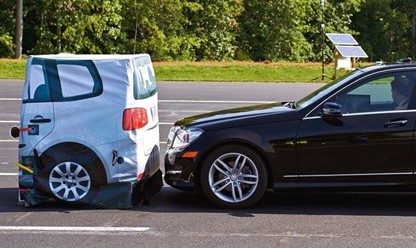 iihs-front-crash-prevention-system-test1-600-001