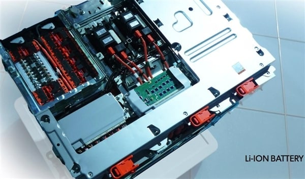 toyota-hybrid-world-tour-lithium-ion-battery-600-001