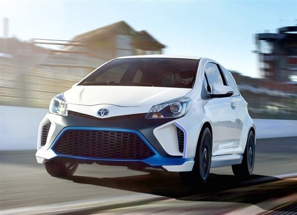 toyota-yaris-hybrid-r-concept-front-action1-600-001