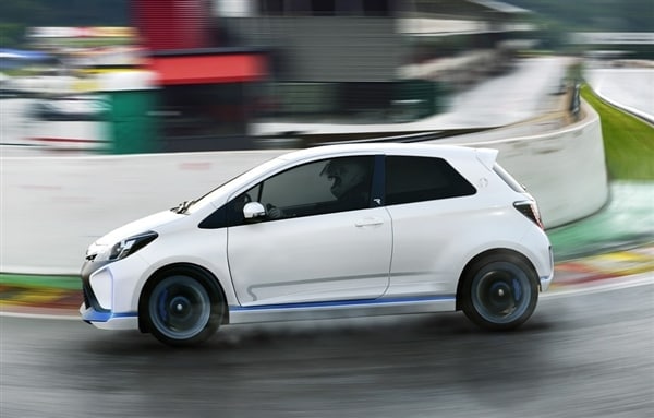 toyota-yaris-hybrid-r-concept-pan-action3-600-001