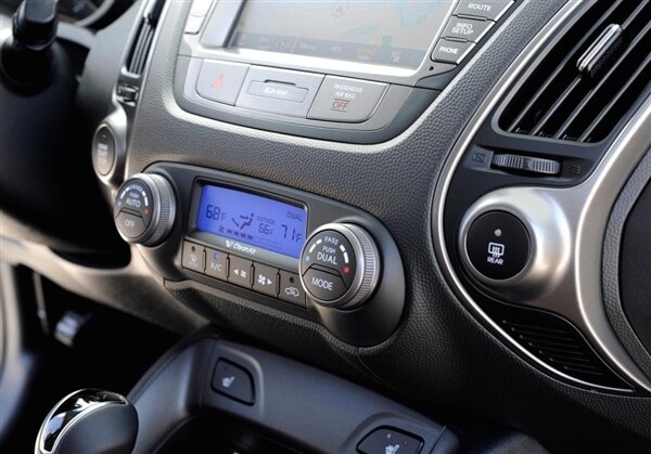 2014-hyundai-tucson-dash-detail-600-001