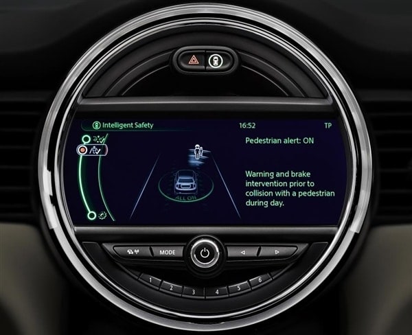 2014-mini-cooper-hardtop-new-driver-assist-features-collision-and-pedestrian-warning-with-city-braking1-600-001