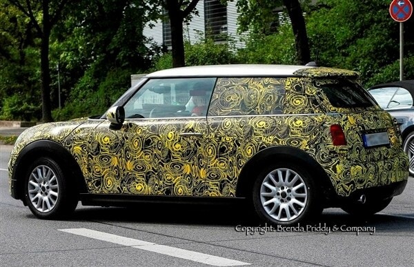 2014-mini-cooper-rear-action2-spy-priddy-600-004-600-001