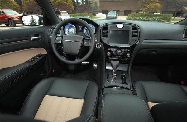 2014-mopar-chrysler-300s-interior-front-dash-600-001