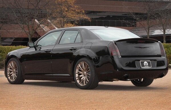 2014-mopar-chrysler-300s-rear-static-600-001