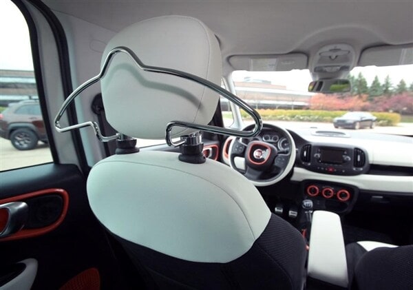 2014-mopar-fiata-500l-adventurer-interior-detail-600-001