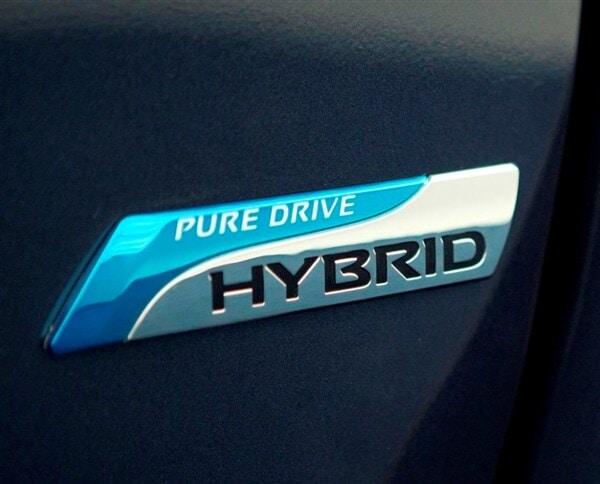 2014-nissan-pathfinder-hybrid-badge-detail-600-001