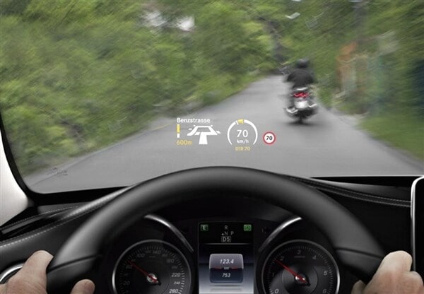 2015-mercedes-benz-c-class-head-up-display-600-001